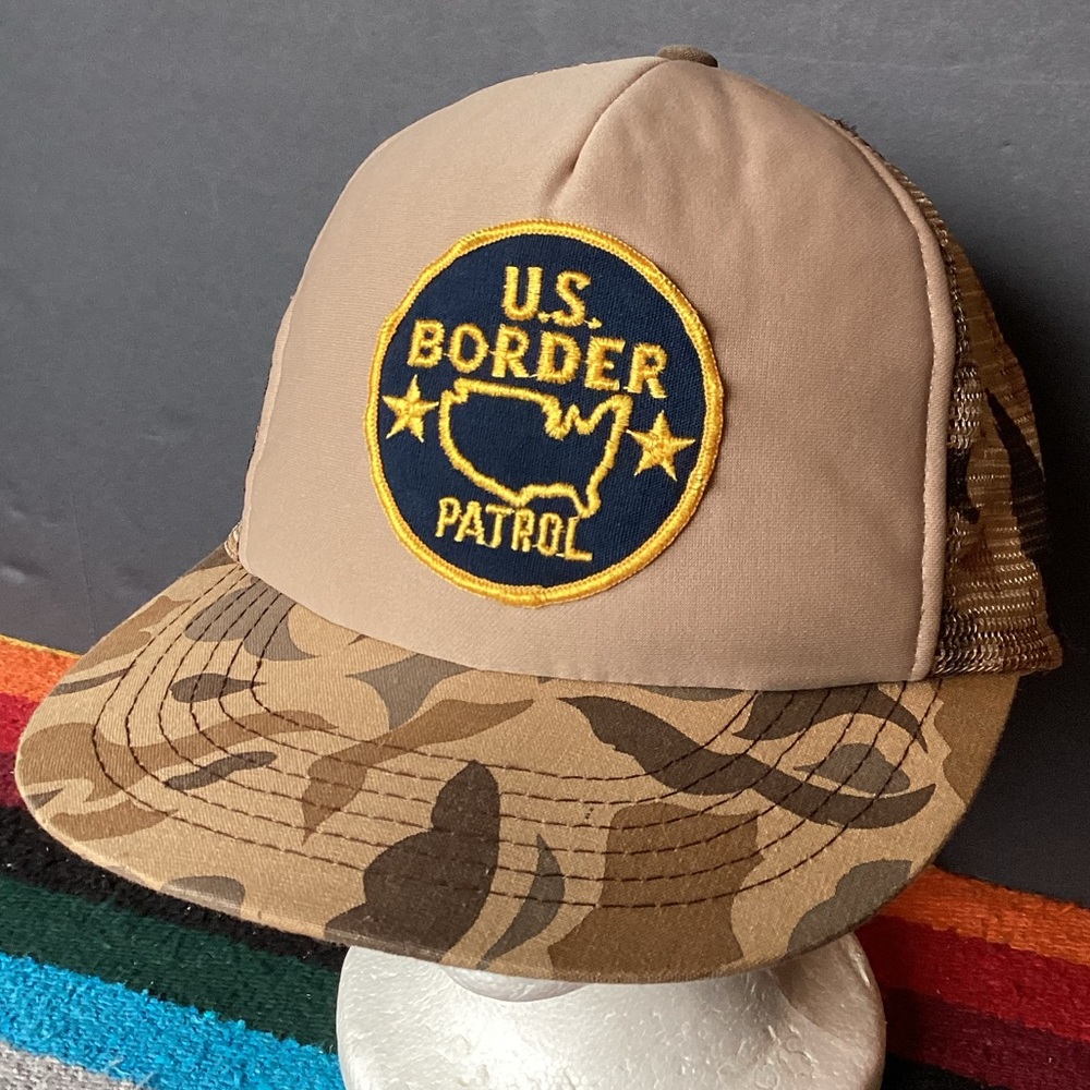 Vintage designer award cap US Border Control SnapBack Patch Trucker Hat Camo M/L